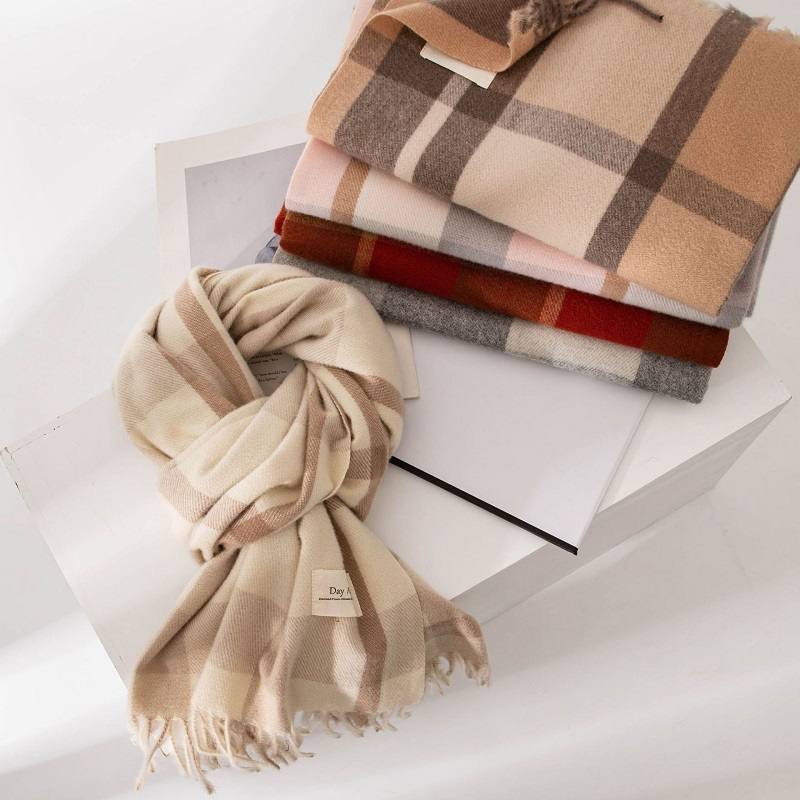 普段使いに最適な、厚手のヘザーニット素材のネックウォーマー。 - Infinity Scarf Knit のレビューと価格